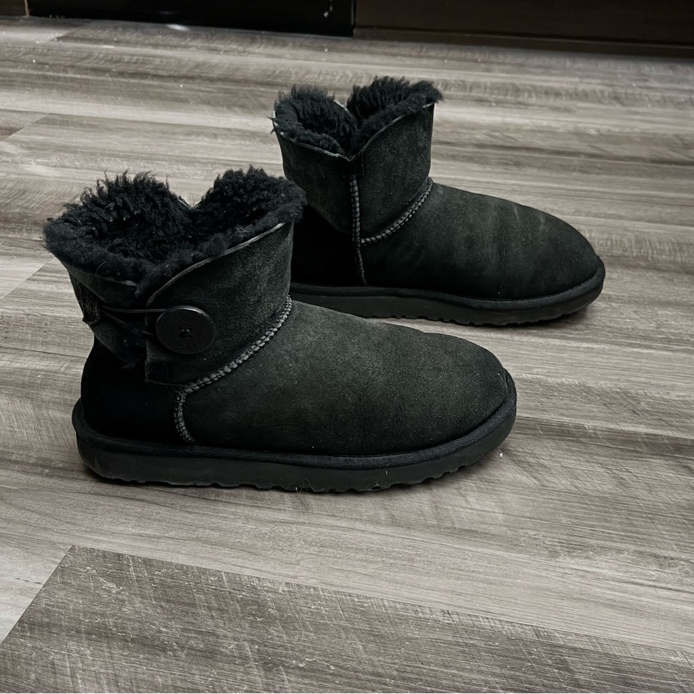 UGG Womens Mini Bailey Button black boots 7